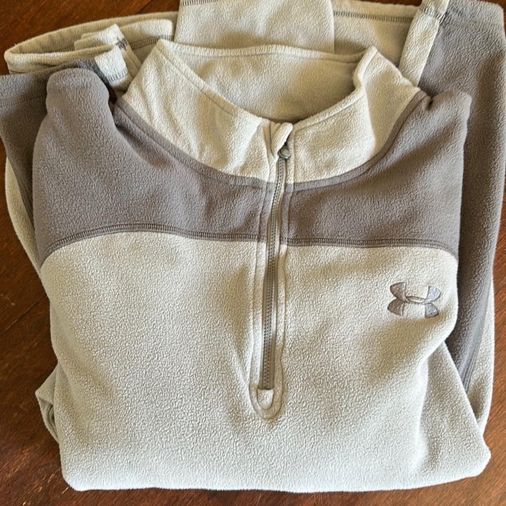 Men’s grey two toned fleece pull over with zip up. XL
